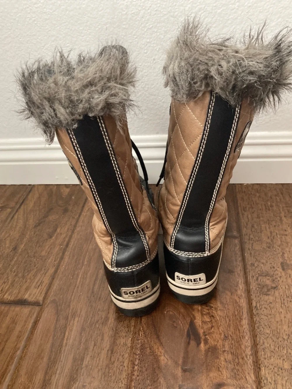 Sorel Tofino Boots Women's 8 Winter Fur Trim Snow Quilted Waterproof